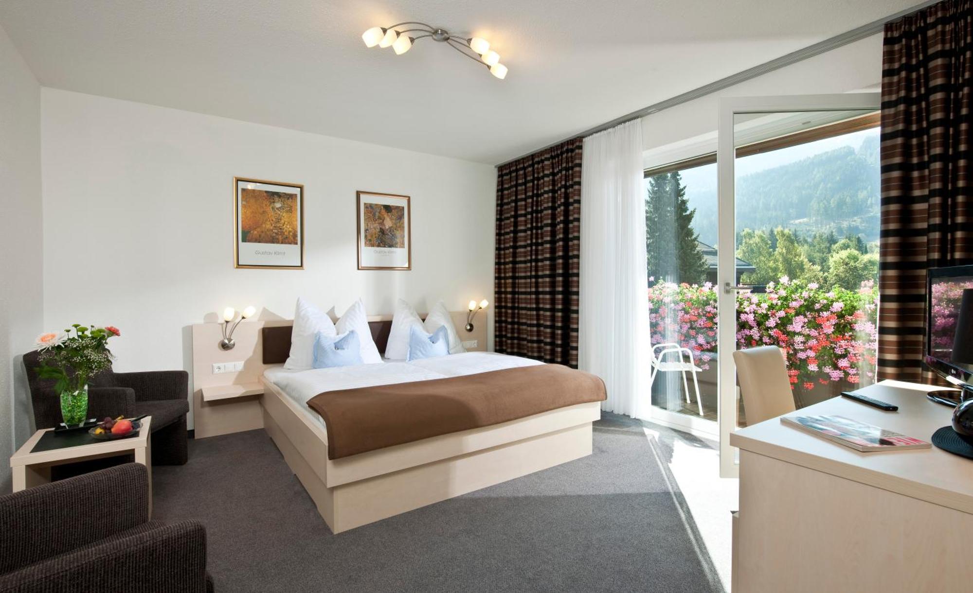 Hotel Haus Maria Bad Kleinkirchheim Exterior foto